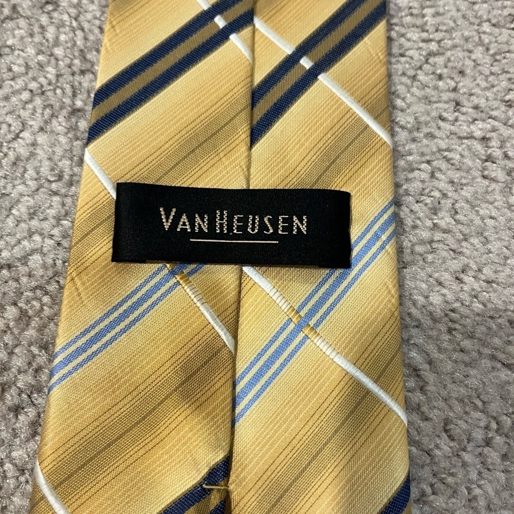 Van Heusen 100% Silk Plaid Tie - Picture 5 of 7